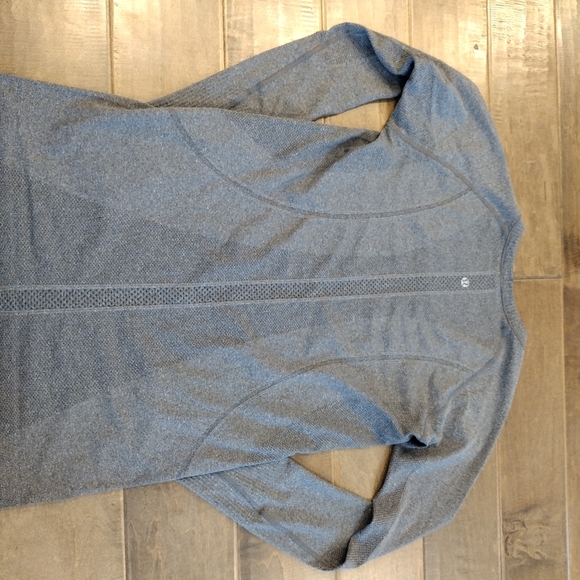 LULULEMON Women's Swiftly Tech gray long-sleeve top - 8 - Picture 3 of 12